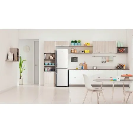 Indesit IB55 732 S UK - Silver Freestanding 50/50 Low Frost Fridge Freezer - E energy - Image 4
