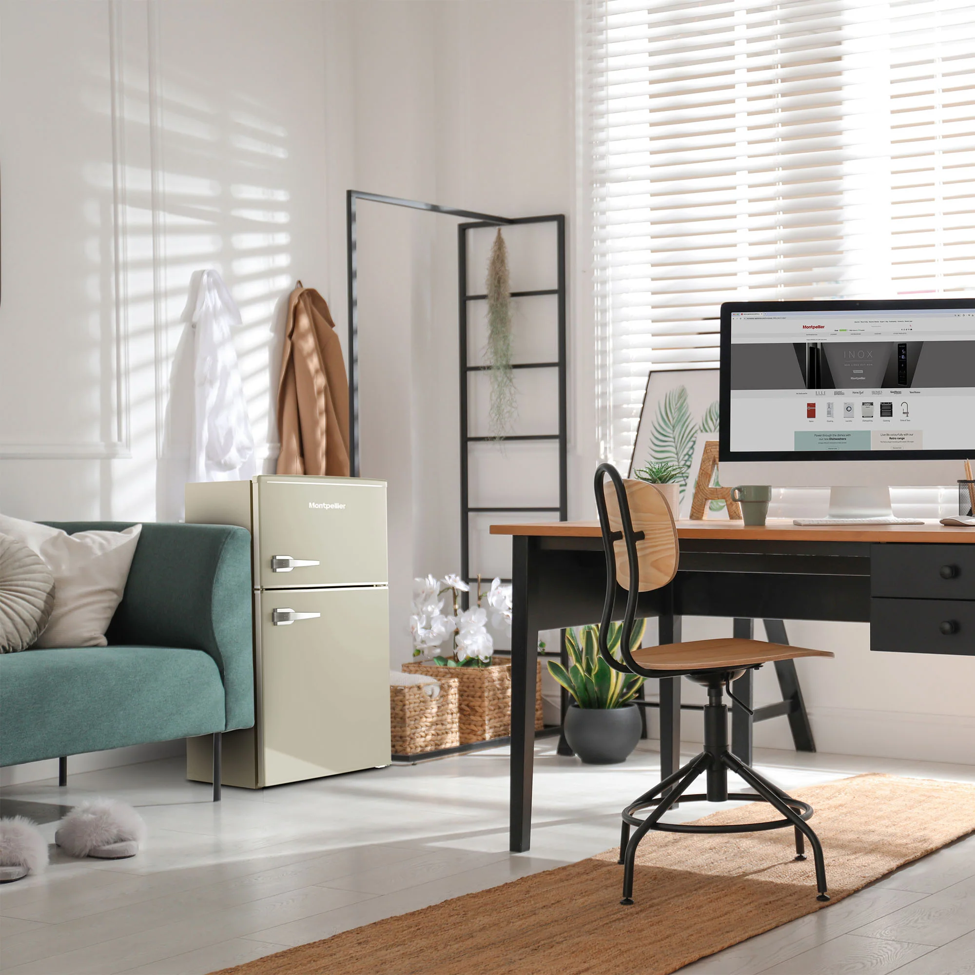 Montpellier MAB2035EC - Cream Undercounter Retro Fridge Freezer - 84 Litres - E Energy Rating - Image 7