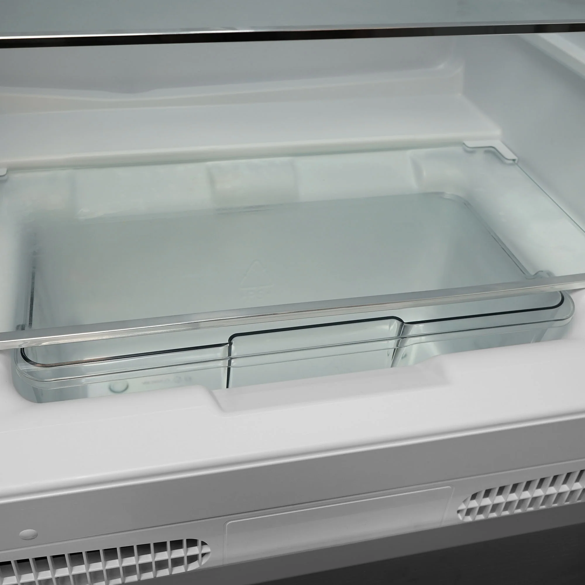 Montpellier MBUL134E - White Integrated Undercounter Larder Fridge - 134 Litres - E Energy Rating - Image 6