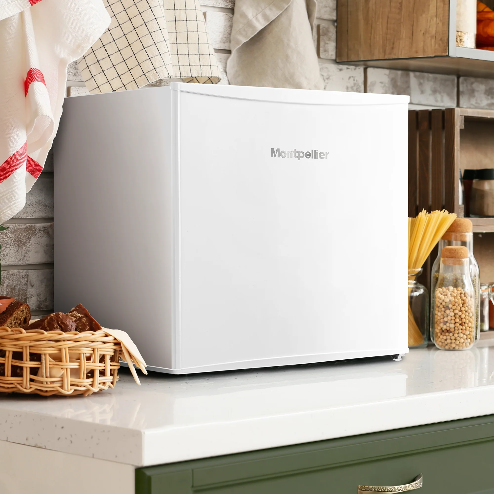 Montpellier MDATTLW - Table Top Refrigerator in White - 40L Capacity - E Energy Rating - Image 6