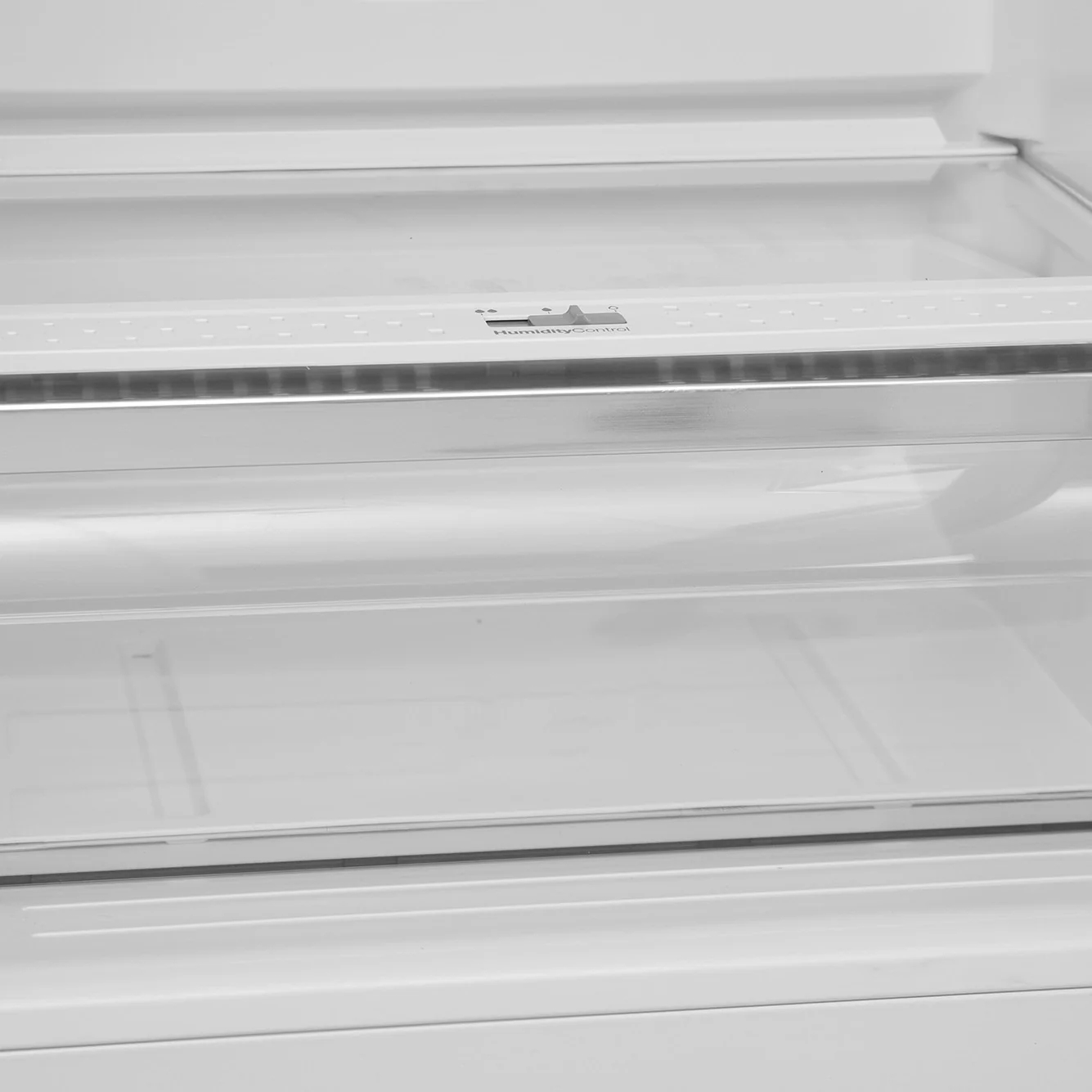 Montpellier MIFF730FF - White Integrated Frost Free Fridge Freezer - 243L Capacity - E Energy Rating - Image 6