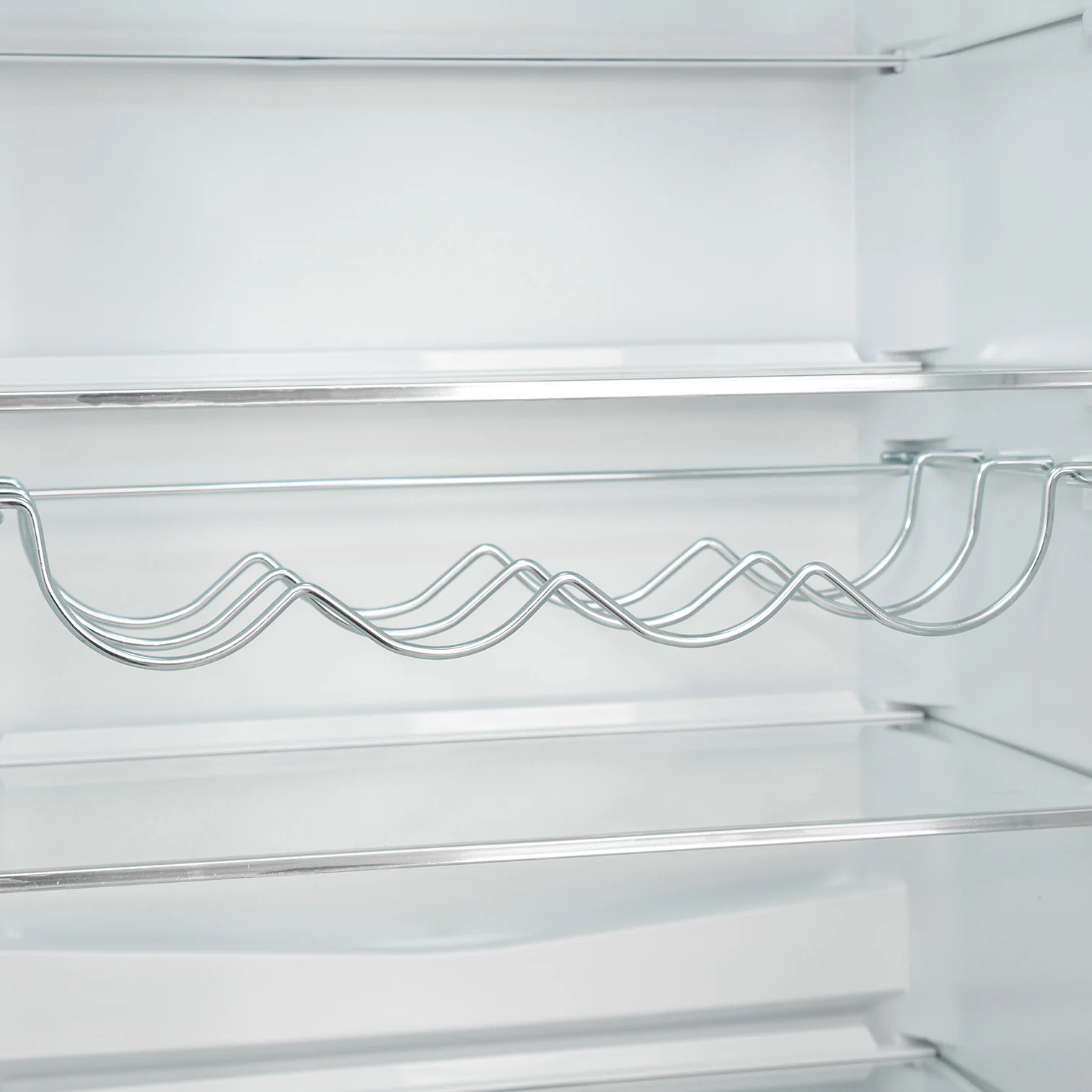 Montpellier MIFF730FF - White Integrated Frost Free Fridge Freezer - 243L Capacity - E Energy Rating - Image 7