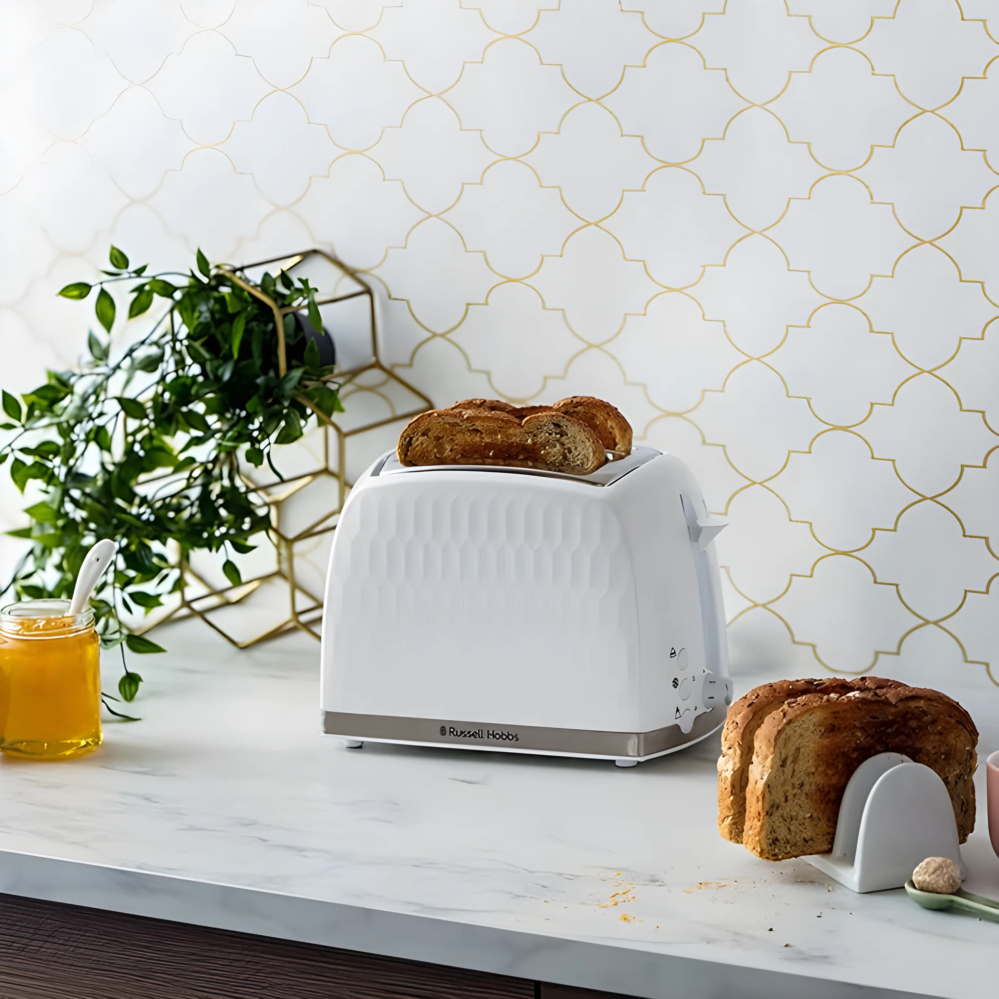Russell Hobbs 26060 - White 2 Slice Toaster - High Lift Feature, Variable Browning - Energy Rating Unknown - Image 3